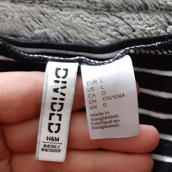 Black and white shirt - Picture 2 of 2